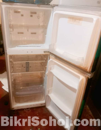 ব্যবহৃত স্যামসাং ফ্রিজ,  অনেক সুন্দর চলে,